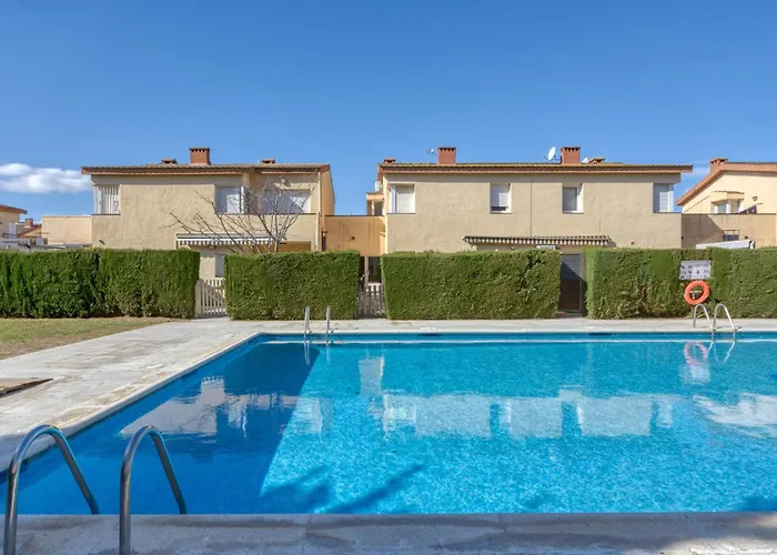 Maison 3 Chambres Avec Piscine Comm Irvr09