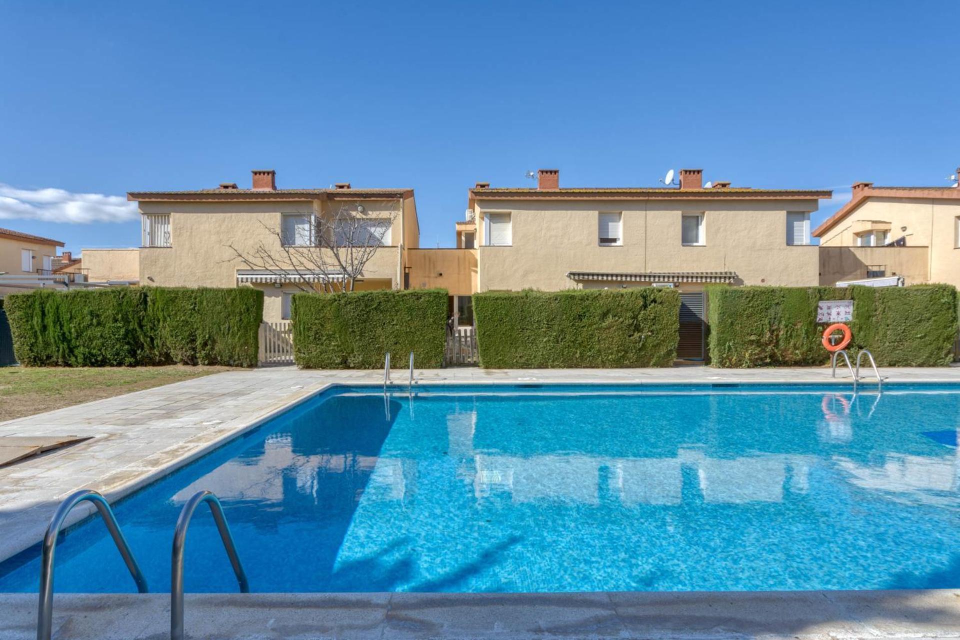 Maison 3 Avec Piscine Comm Irvr09
